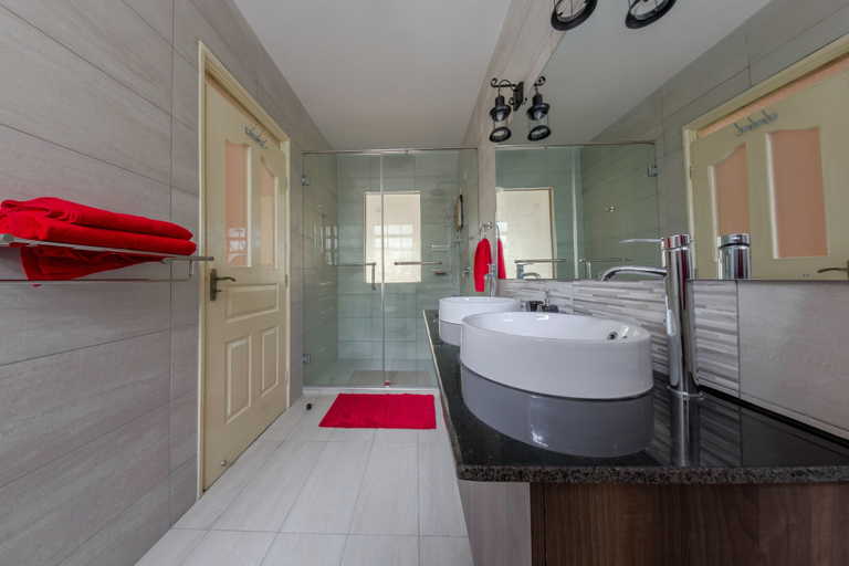 Bathroom 4, Zanna Guests, Dagoretti North