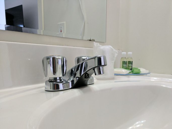 Bathroom 4, Algonquin Lakeside Inn, Haliburton
