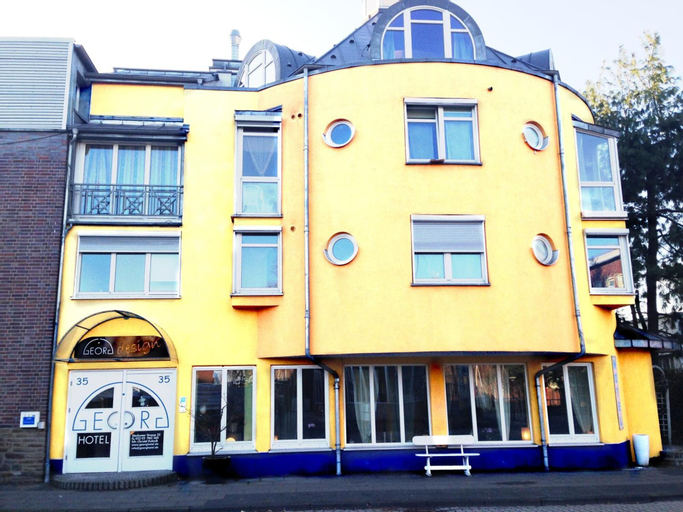 Exterior & Views 12