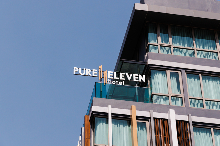 Exterior & Views 21