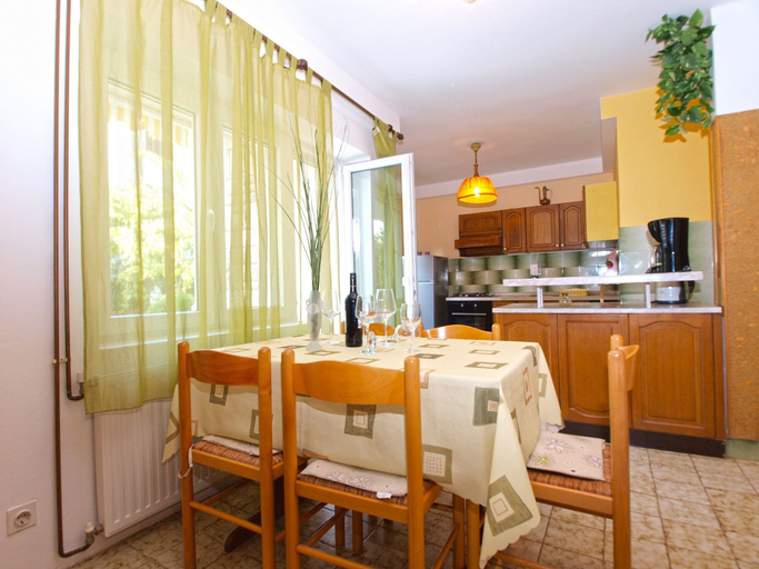 Others 5, Apartments Nadia 1493, Medulin