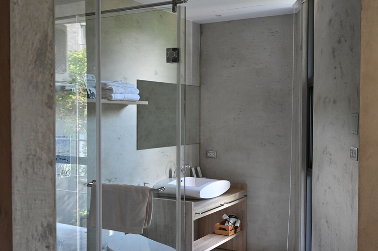 Bathroom 4, Sun Moon Inn, Nantou