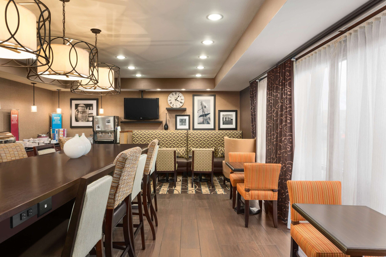 Food & Drinks 5, Hampton Inn Wichita-East, Sedgwick