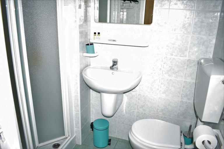 Bathroom 5, Hotel Canarco, Lucca