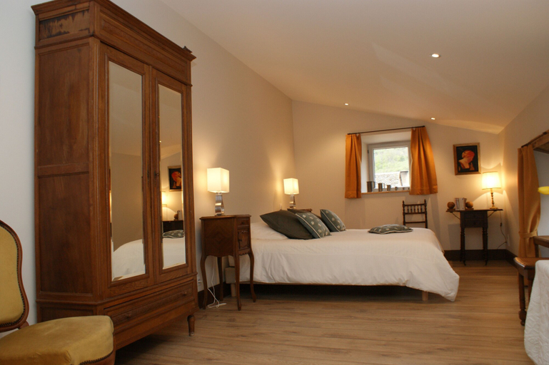 Bedroom 3, Les Fréjals, Aveyron