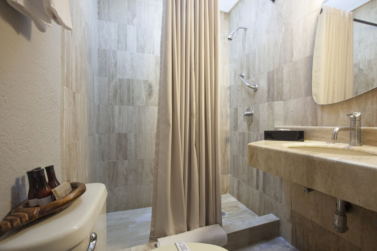 Bathroom 4, Gaviana Resort, Mazatlán