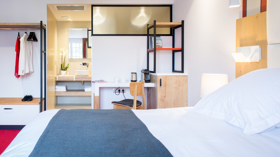 Bedroom 3, Hôtel Berria, Pyrénées-Atlantiques