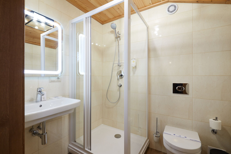 Bathroom 5, Ganz & SPA, Nadvirnians'kyi
