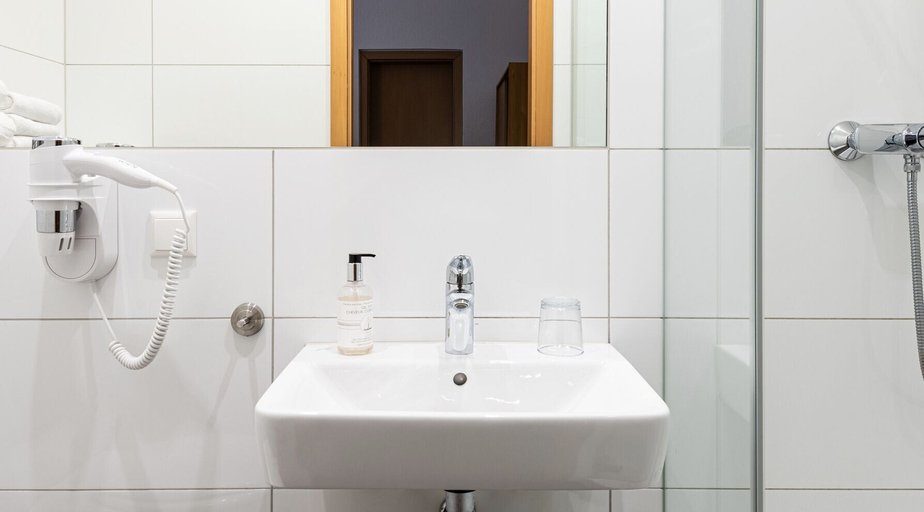 Bathroom 5, Gutshof Havelland, Havelland