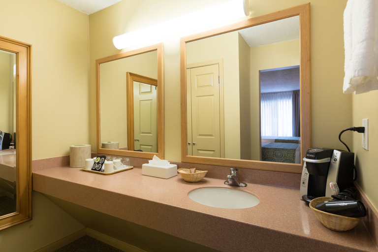 Bathroom 4, Sandpiper Lodge, Santa Barbara