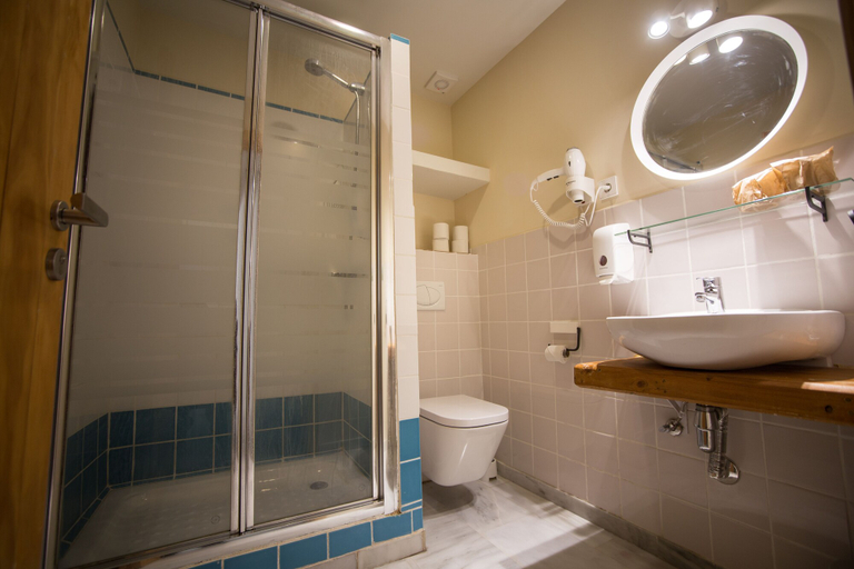 Bathroom 3, The Nomad Hostel, Sevilla