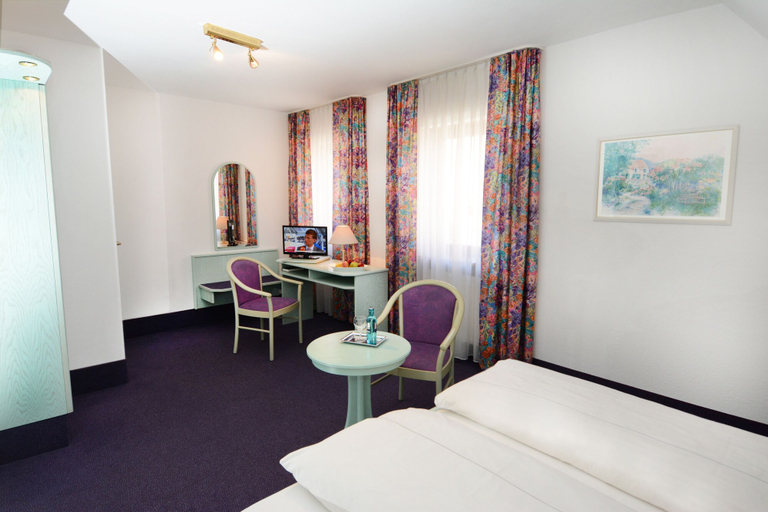 Bedroom 3, Hotel Weisses Lamm, Roth