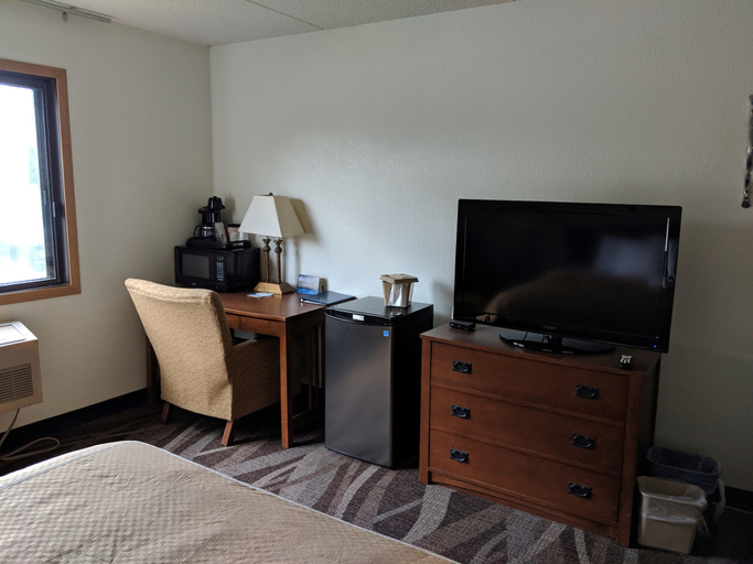 Bedroom 4, Boarders Inn & Suites by Cobblestone Hotels - Ripon, Fond du Lac