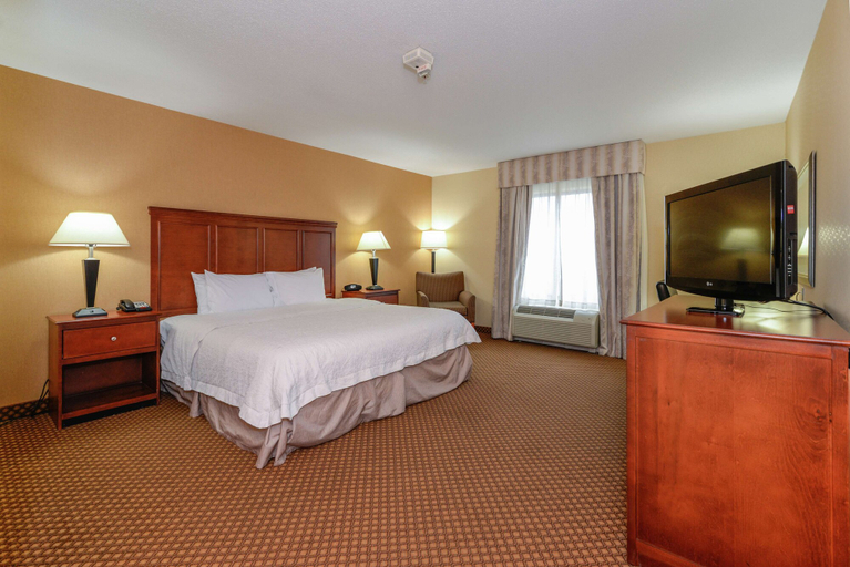 Bedroom 3, Hampton Inn & Suites Detroit/Chesterfield Township, Macomb