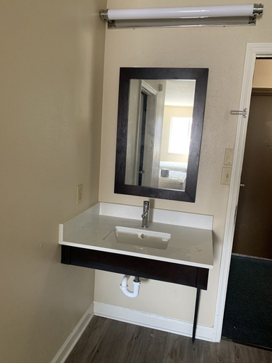 Bathroom 4, Econo Lodge Cherry Point, Craven