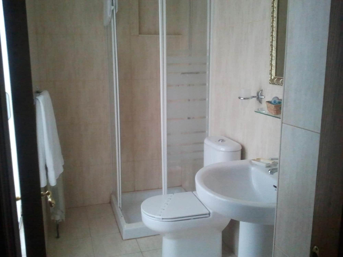 Bathroom 4, Hotel Los Laureles, Asturias