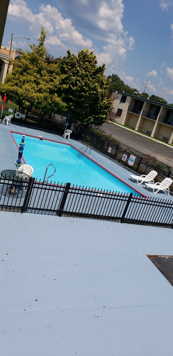 Sport & Beauty 5, Days Inn by Wyndham Ashland, Hanover
