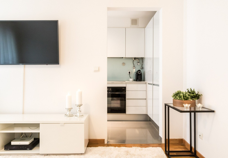 Others 5, Chiad1 · Duque 53 Amazing Terrace · Netflix · AC, Lisbon