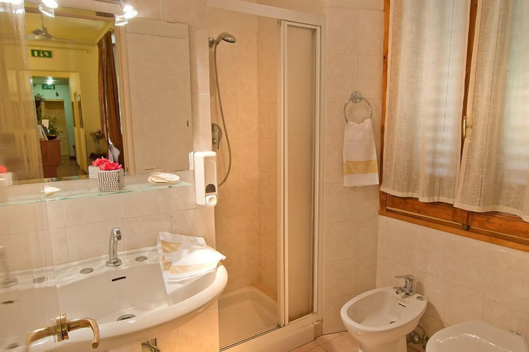 Bathroom 5, Florence Room, Florence