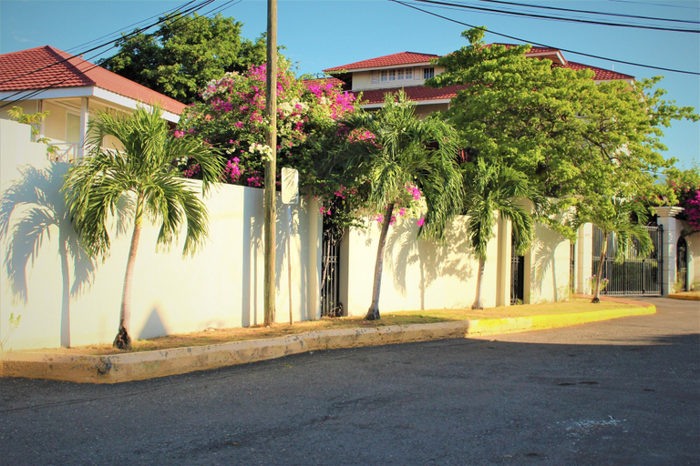 Exterior & Views 2, Altamont Court Hotel