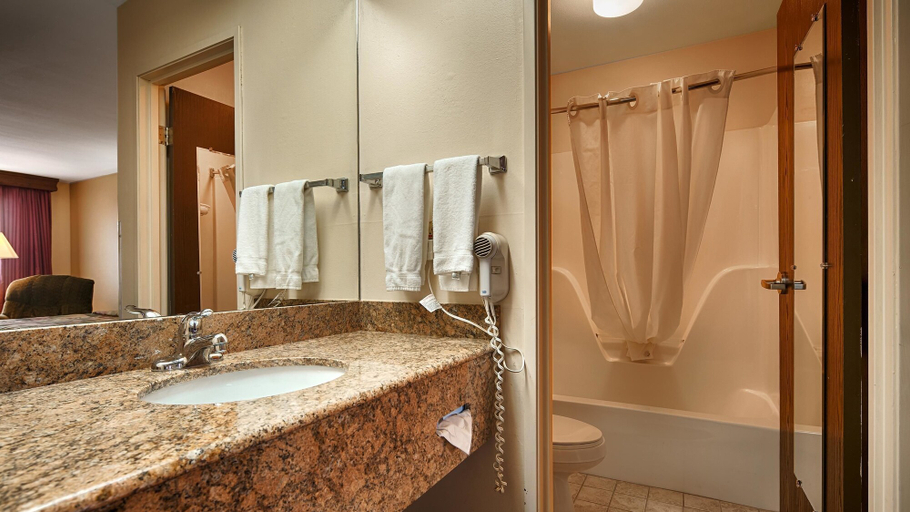 Bathroom 5, Super 8 by Wyndham McGehee, Desha