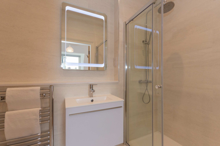 Bathroom 4, Luxury Penthouse on The Scores, Fife