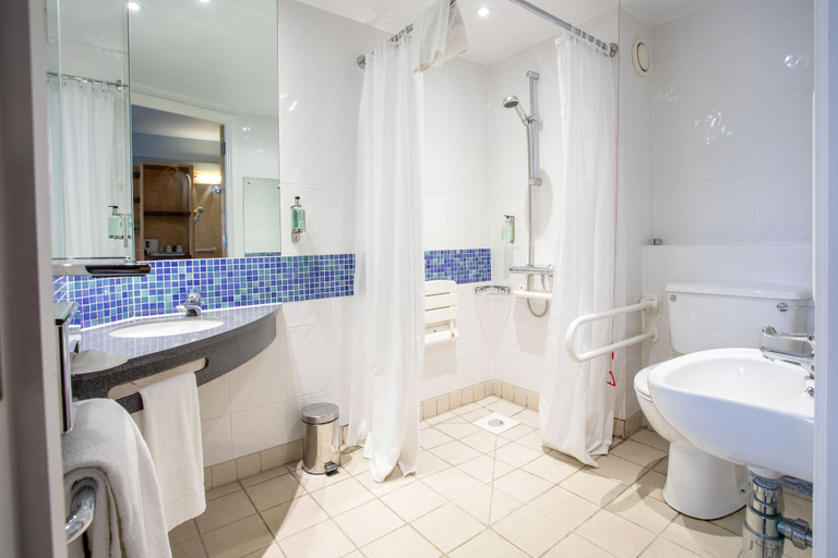 Bathroom 5, Holiday Inn Express DUNFERMLINE by IHG, Fife