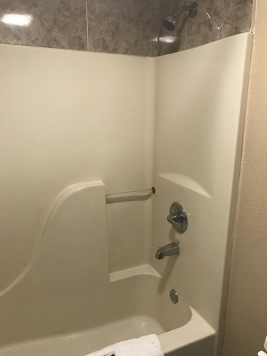 Bathroom 5, Memphis Inn, Shelby
