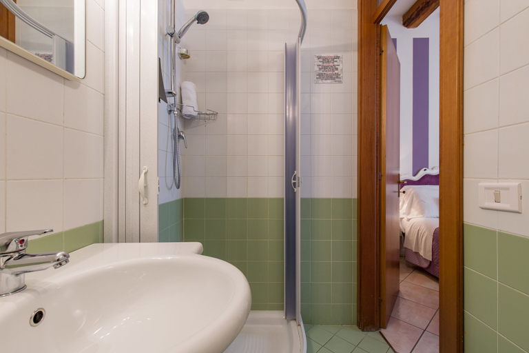 Bathroom 5, Giardino Giusti House & Court, Verona