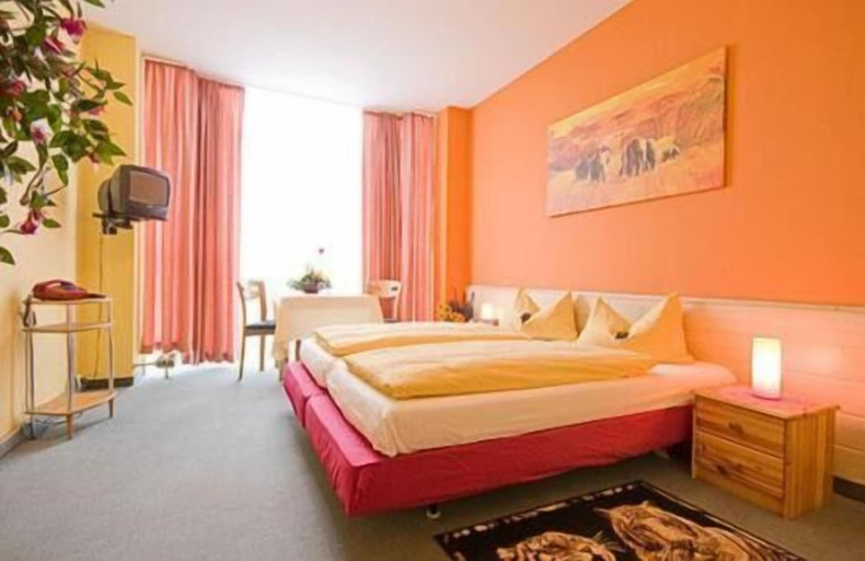 Bedroom 4, Bavaria Safari Hotel, Dachau
