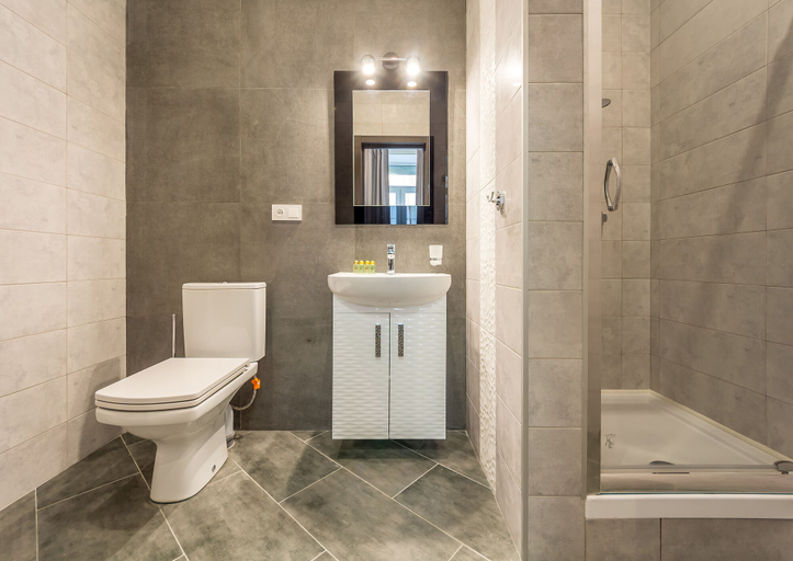 Bathroom 4, Central Dayflat Apartments, Shevchenkivs'kyi