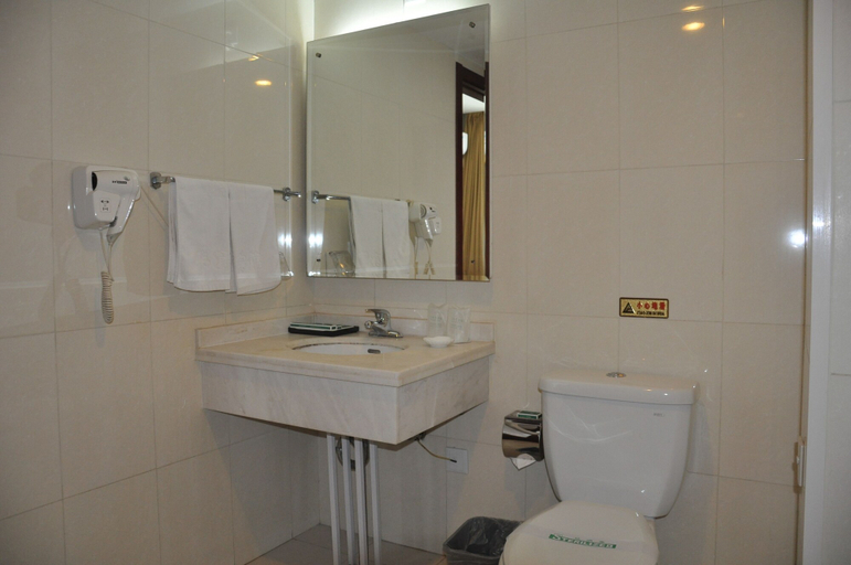Bathroom 5, King Parkview Hotel, Beijing