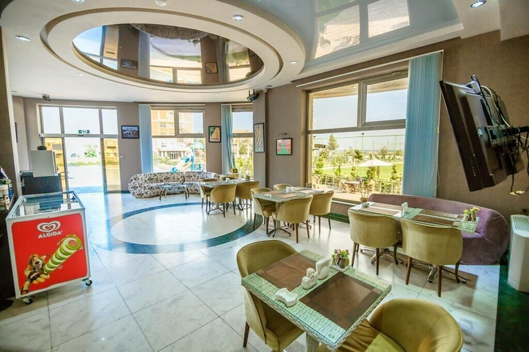 Food & Drinks, Golden Moon Baku, Baku
