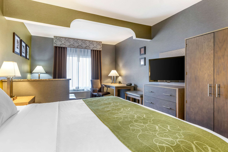 Bedroom 3, Comfort Suites (Southgate), Wayne