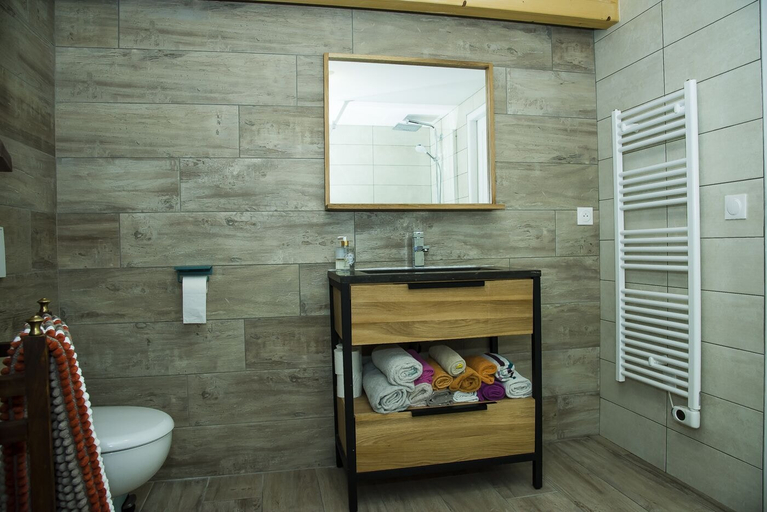 Bathroom 5, Paradis, Haute-Savoie