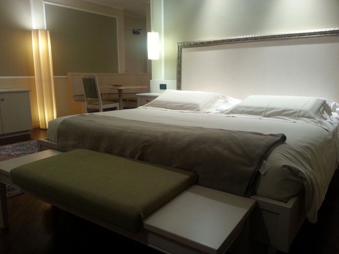 Bedroom 2, Albergo della Roccia, Parma