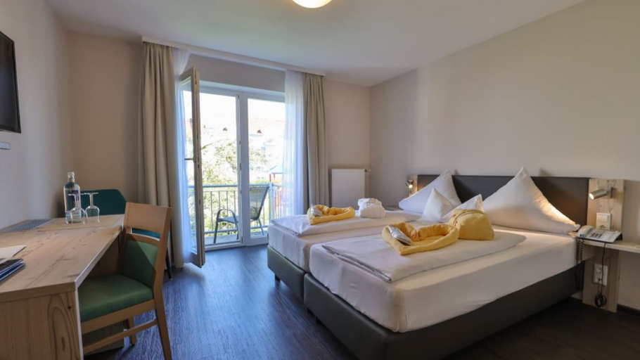 Bedroom 4, Sonnenhotel Bayerischer Hof, Cham