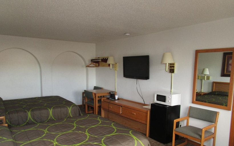Bedroom 5, North Country Inn & Suites, Morton
