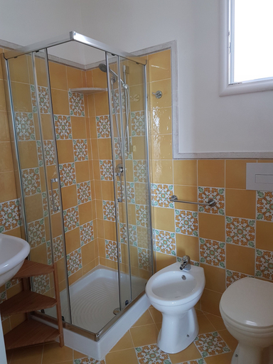 Bathroom 3, Cortile Sant'Agostino, Trapani