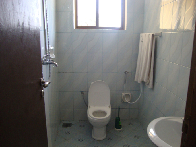 Bathroom 3, City Link Pentagon Hotel, Arusha Urban