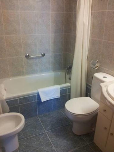 Bathroom 3, Hotel Luz de Guadiana, Huelva