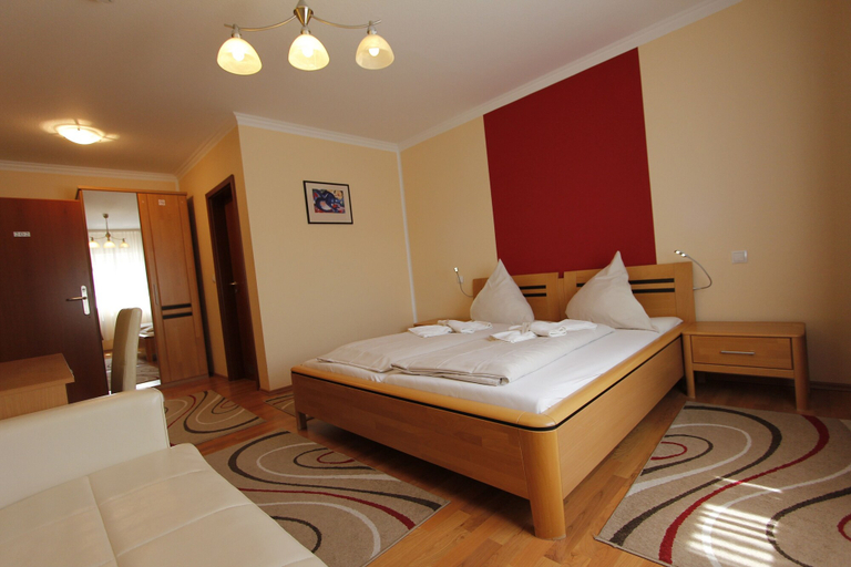 Bedroom 2, Hotel Rhein-Mosel-View, Mayen-Koblenz