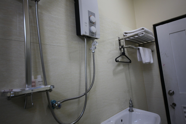 Bathroom 4, Mini Platinum Hotel, Yangon