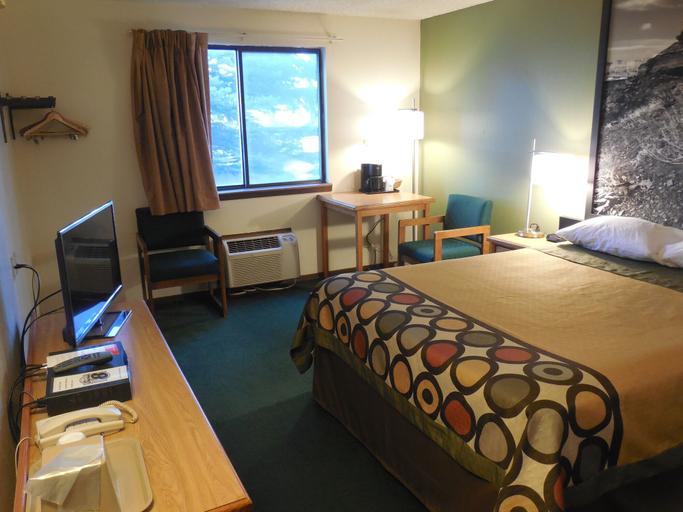 Bedroom 3, Super 8 by Wyndham Buffalo, Johnson