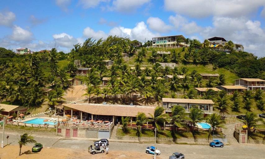 Exterior & Views 15