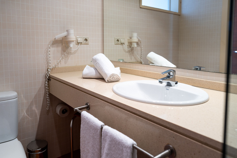 Bathroom 5, Hotel Alcossebre, Castellón