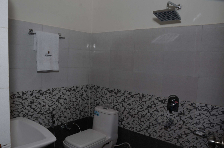 Bathroom, Hotel KC Regency, Shimla