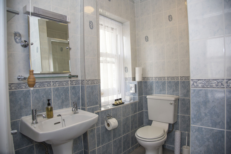 Bathroom 4, Carlton Court, Torbay