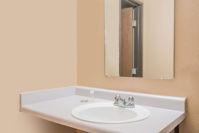 Bathroom 5, Super 8 by Wyndham Brooklyn Center/MPLS, Hennepin