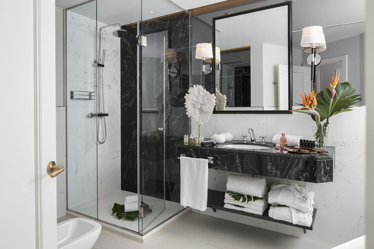 Bathroom 5, Hotel Emperador, Madrid